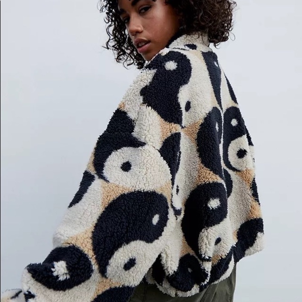 UO OLIVIA YIN YANG PRINTED JACKET